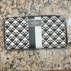Kate Spade Black and White Geometric Wallet